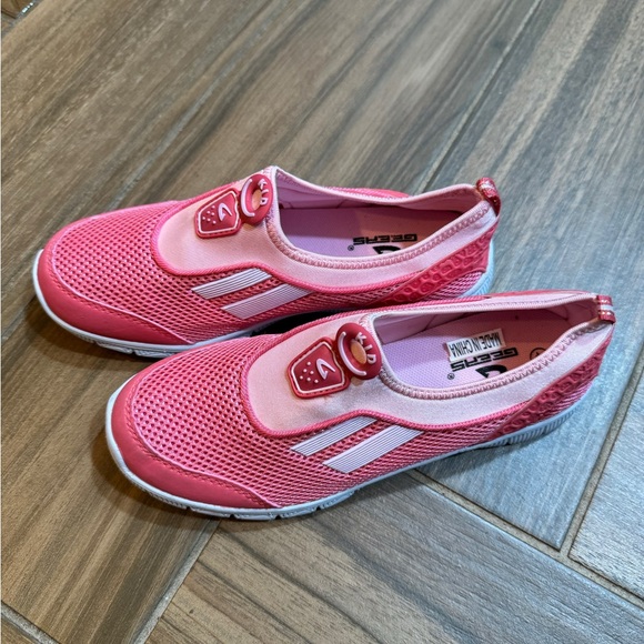 NWO box Gear slip on pink shoes size 4 big kid - Picture 2 of 7